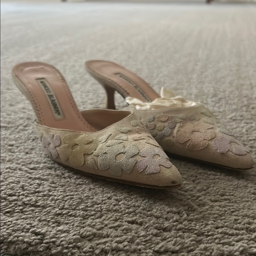 Manolo Blahnik Elegant Floral Embroidered Mules